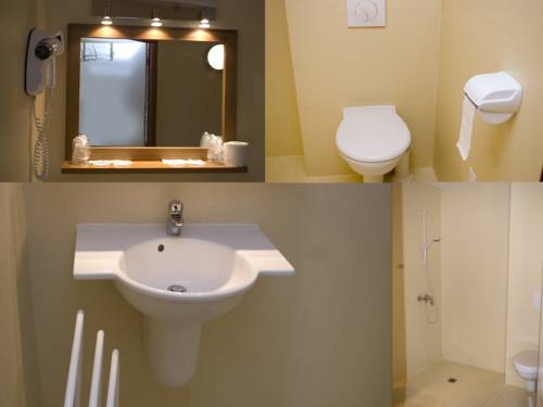 Imagen de la habitación del Hotel De France, Chaudeyrac. Foto 11