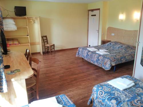 Imagen de la habitación del Hotel De France, Chaudeyrac. Foto 12
