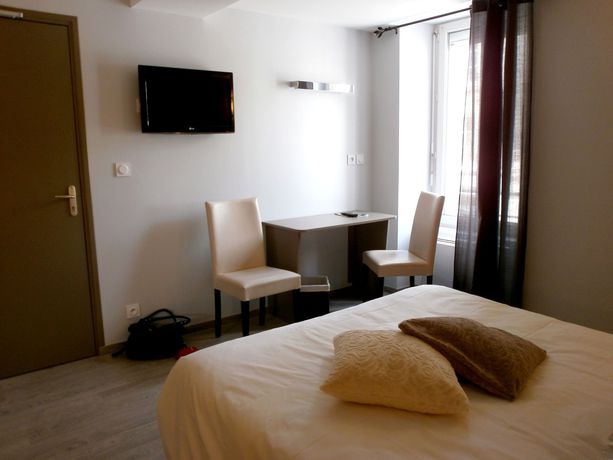 Imagen de la habitación del Hotel De France, Isigny-sur-Mer. Foto 5