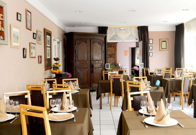Imagen de la habitación del Hotel De France, Isigny-sur-Mer. Foto 7