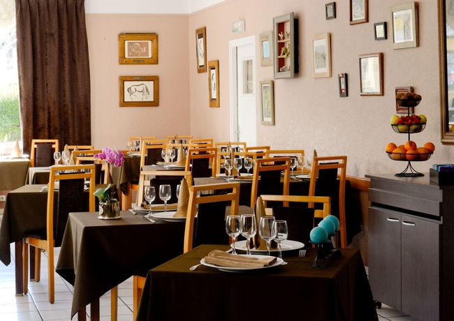 Imagen de la habitación del Hotel De France, Isigny-sur-Mer. Foto 8