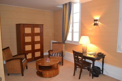 Imagen de la habitación del Hotel De France, Libourne. Foto 7