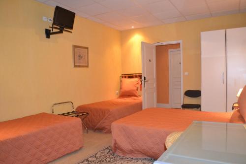 Imagen de la habitación del Hotel De France, Libourne. Foto 8