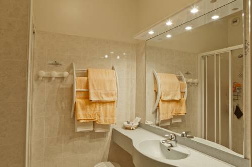Imagen de la habitación del Hotel De France, Meyracq. Foto 12