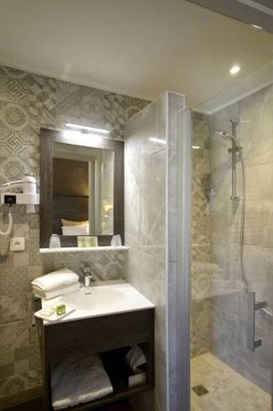 Imagen de la habitación del Hotel De France, Ornans. Foto 6