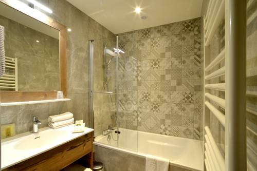 Imagen de la habitación del Hotel De France, Ornans. Foto 7