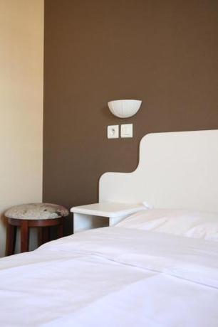 Imagen de la habitación del Hotel De France, Pontorson. Foto 6