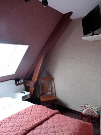 Imagen de la habitación del Hotel De France, Pontorson. Foto 8