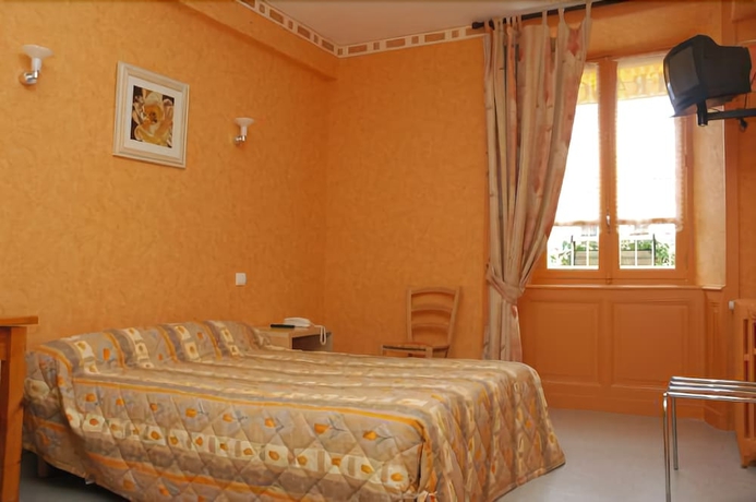 Imagen de la habitación del Hotel De France, Rochechouart. Foto 9