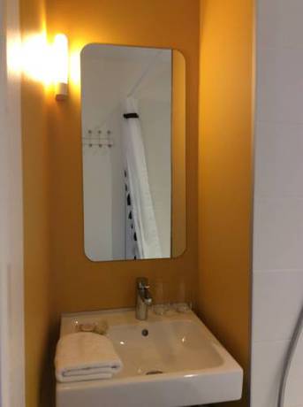 Imagen de la habitación del Hotel De France, Saint-Pol-de-Léon. Foto 12