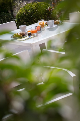 Imagen de los exteriores del Hotel De France, Valencia de Francia. Foto 13