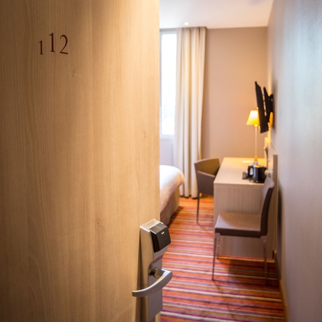 Imagen de la habitación del Hotel De France, Valencia de Francia. Foto 3