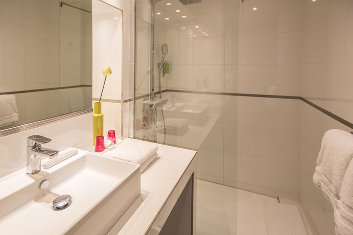 Imagen de la habitación del Hotel De France, Valencia de Francia. Foto 11