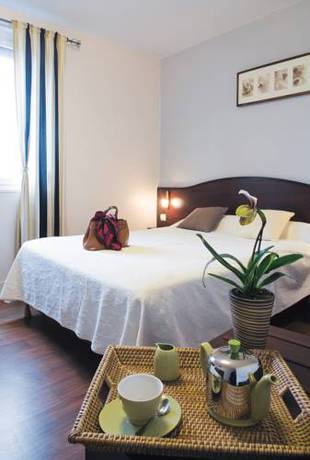 Imagen de la habitación del Hotel De France Vire. Foto 3