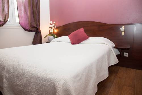 Imagen de la habitación del Hotel De France Vire. Foto 5