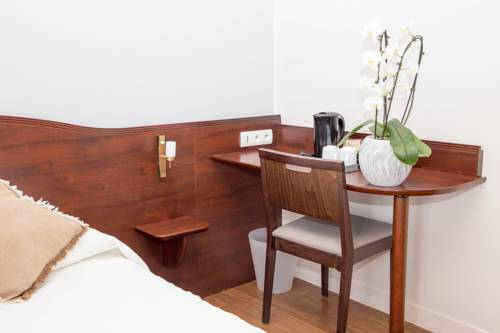 Imagen de la habitación del Hotel De France Vire. Foto 6