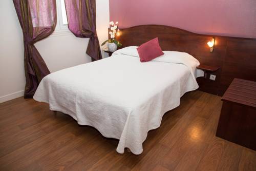 Imagen de la habitación del Hotel De France Vire. Foto 9