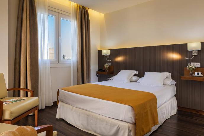 Imagen de la habitación del Hotel De Francia Y París. Foto 12