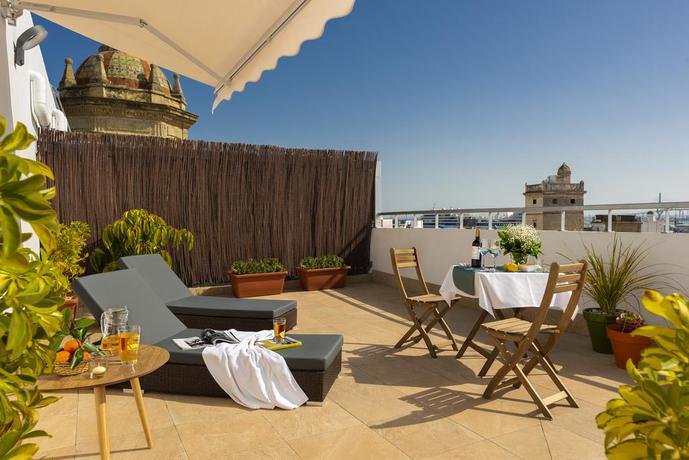 Imagen de los exteriores del Hotel De Francia Y París. Foto 19