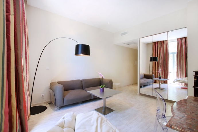 Imagen de la habitación del Hotel De Gantès. Foto 14