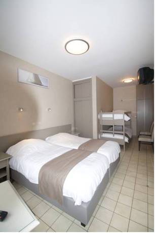 Imagen de la habitación del Hotel De Golf. Foto 3