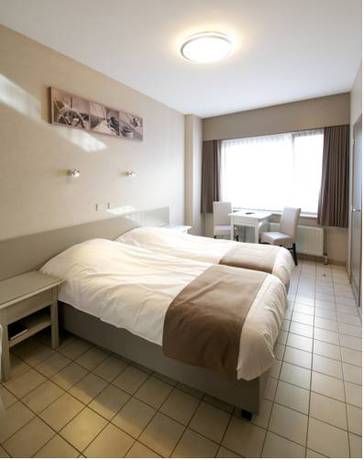 Imagen de la habitación del Hotel De Golf. Foto 6