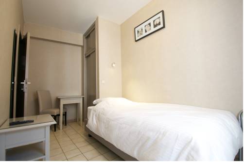 Imagen de la habitación del Hotel De Golf. Foto 12