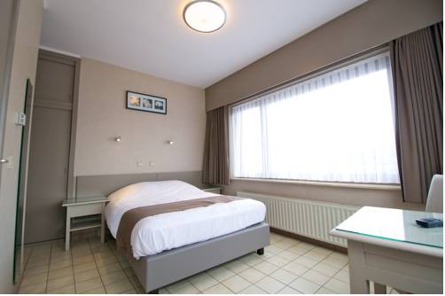 Imagen de la habitación del Hotel De Golf. Foto 13