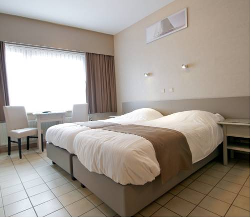 Imagen de la habitación del Hotel De Golf. Foto 14