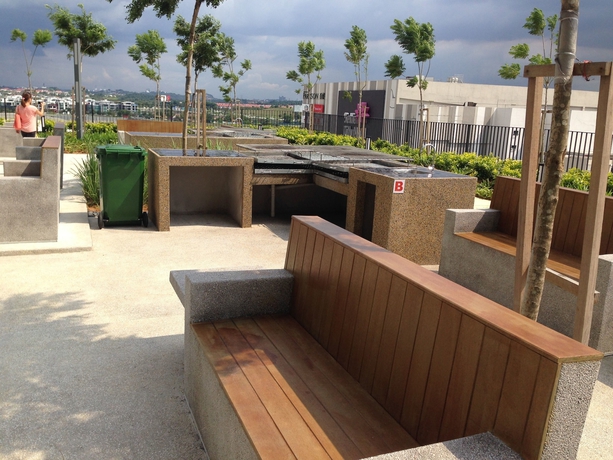 Imagen de los exteriores del Hotel De Houz - Trefoil Setia Alam Home Stay. Foto 13