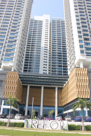 Imagen de los exteriores del Hotel De Houz - Trefoil Setia Alam Home Stay. Foto 16