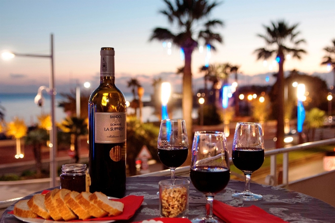 Imagen del bar/restaurante del Hotel De La Baie. Foto 7