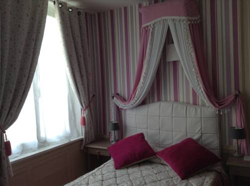 Imagen de la habitación del Hotel De La Banniere De France. Foto 4