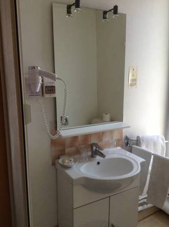 Imagen de la habitación del Hotel De La Banniere De France. Foto 5