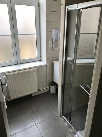 Imagen de la habitación del Hotel De La Basilique. Foto 8