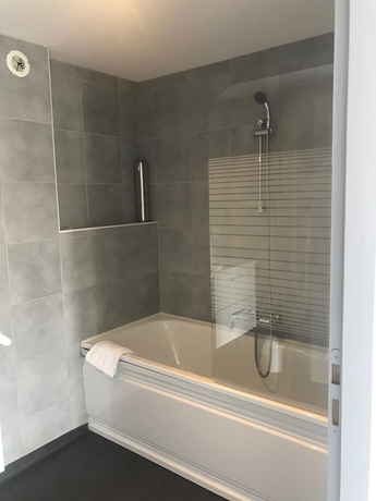 Imagen de la habitación del Hotel De La Basilique. Foto 9