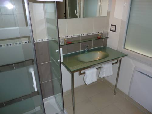 Imagen de la habitación del Hotel De La Cathedrale, BEAUVAIS. Foto 3