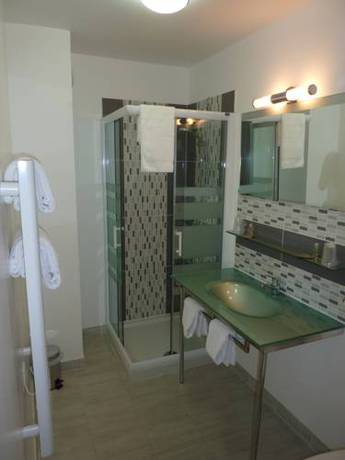 Imagen de la habitación del Hotel De La Cathedrale, BEAUVAIS. Foto 4