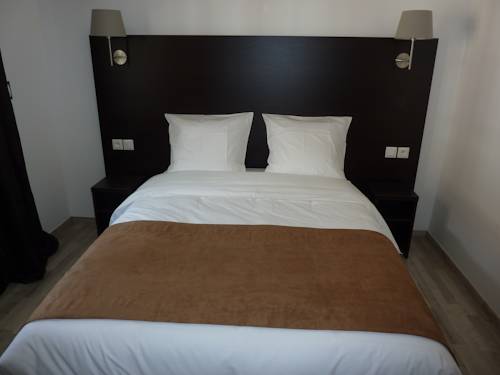 Imagen de la habitación del Hotel De La Cathedrale, BEAUVAIS. Foto 13
