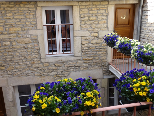 Imagen de los exteriores del Hotel De La Cloche, Beaune. Foto 9