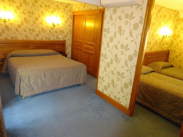 Imagen de la habitación del Hotel De La Cloche, Beaune. Foto 8