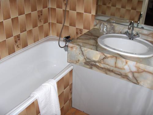 Imagen de la habitación del Hotel De La Cloche. Foto 16