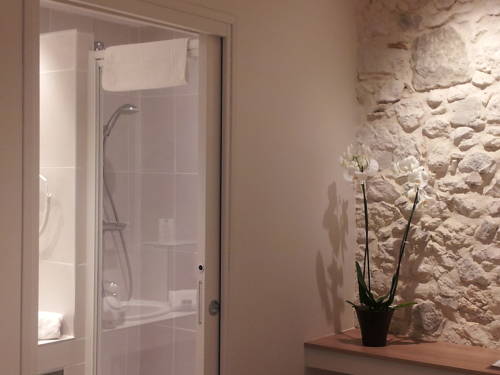 Imagen de la habitación del Hotel De La Couronne, AIX LES BAINS. Foto 6