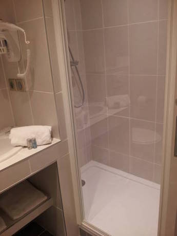 Imagen de la habitación del Hotel De La Couronne, AIX LES BAINS. Foto 8