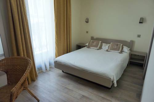 Imagen de la habitación del Hotel De La Couronne, AIX LES BAINS. Foto 11