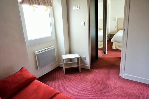 Imagen de la habitación del Hotel De La Couronne, AIX LES BAINS. Foto 13