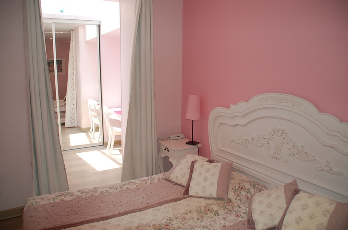 Imagen de la habitación del Hotel De La Fontaine. Foto 6