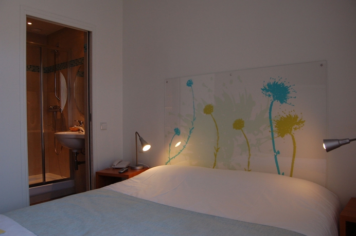 Imagen de la habitación del Hotel De La Fontaine. Foto 8