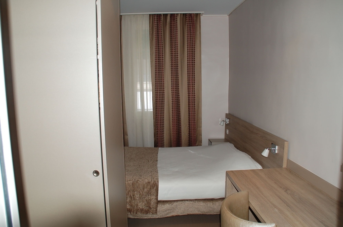 Imagen de la habitación del Hotel De La Fontaine. Foto 9