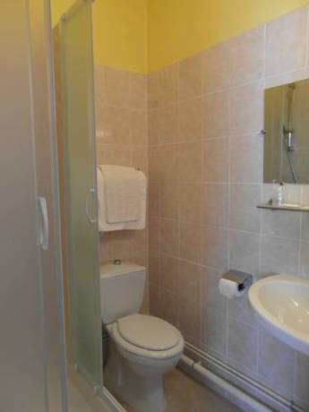 Imagen de la habitación del Hotel De La Gare, Cherbourg. Foto 3